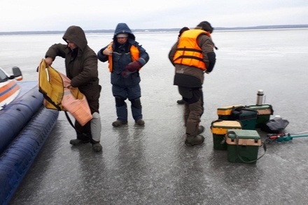 В Ивановской области на водохранилище откололась льдина с рыбаками