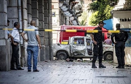 Полицейский погиб при взрыве в Тунисе