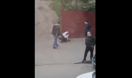 В Липецкой области неизвестные избили мужчину на глазах у полицейского