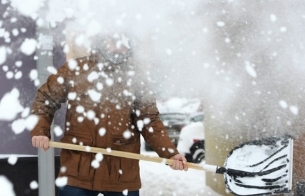 Цена на уборку сугробов в Москве во время снегопада выросла в 50 раз