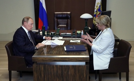 Владимир Путин провёл встречу с Эллой Памфиловой в Сочи