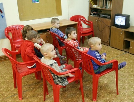 Роспотребнадзор рекомендовал смотреть детям телевизор в присутствии родителей