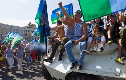 В Петербурге ЛГБТ-активист выйдет на одиночный пикет в День ВДВ