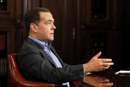 Медведев дал советы по получению удовольствия в самоизоляции