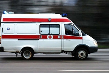 Один человек погиб при падении микроавтобуса в кювет в Дагестане