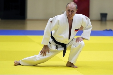 Путин поручил разработать новую стратегию развития физкультуры и спорта