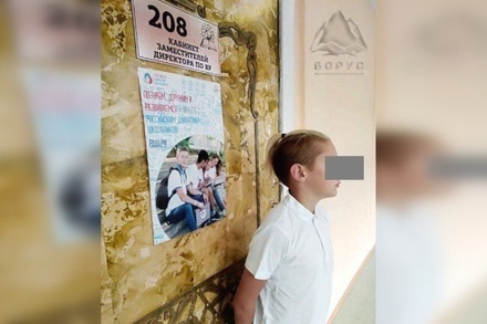Красноярские власти извинились перед родителями затравленного за причёску школьника