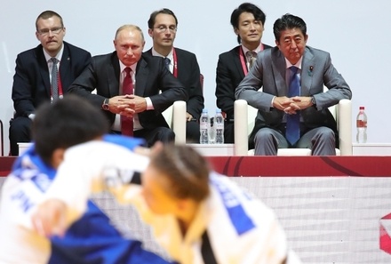 СМИ сообщили о беседе Путина и Абэ на турнире по дзюдо