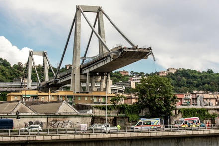 Число жертв обрушения моста близ Генуи увеличилось до 38