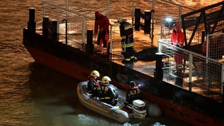 Медики назвали минимальными шансы найти выживших с затонувшего катера в Венгрии