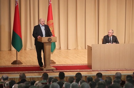 Александр Лукашенко рассказал о перенесённом на ногах коронавирусе