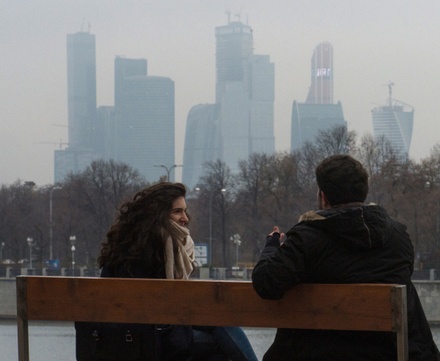 Москвичи жалуются на смог и запах гари в разных районах города