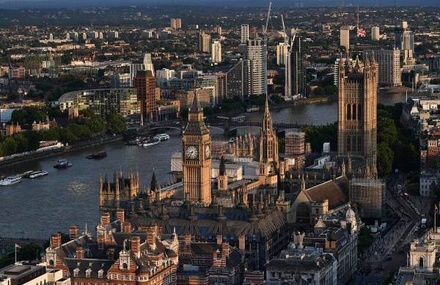 Британский парламент приостановит работу до 14 октября