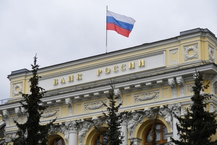 Центробанк сообщил о снижении чистого оттока капитала из России