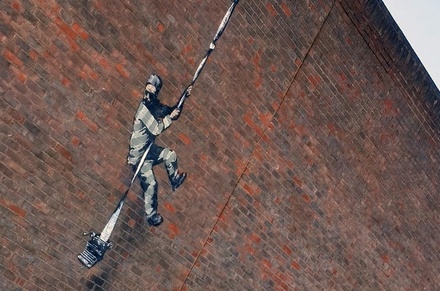 Новое граффити Бэнкси появилось на стене тюрьмы в Великобритании