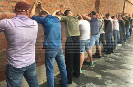 Неизвестные устроили массовую драку в московском парке «Зарядье»