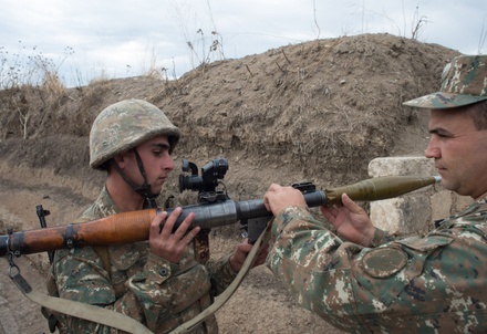 В Нагорном Карабахе начались интенсивные боестолкновения