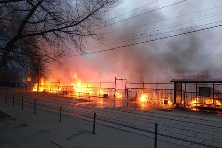 Очевидцы сообщают о пожаре на Коптевском рынке в Москве