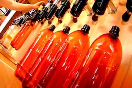 Запрет на производство в РФ алкоголя в большой пластиковой таре вступил в силу