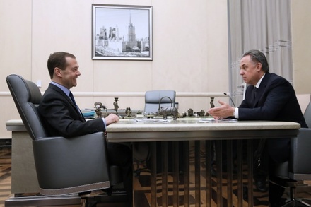Медведев обсудил с Мутко «удивительное судейство» на матче «Зенит»—«Урал»