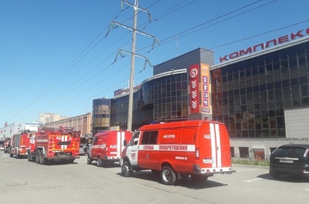 Более 500 человек эвакуировали из торгового центра в Самаре