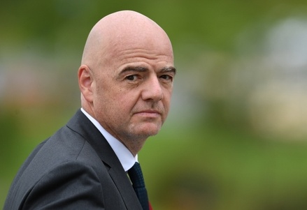 Глава FIFA предложил пожизненно запрещать посещение матчей за расизм