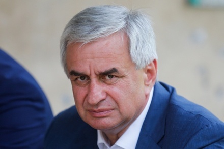 Рауль Хаджимба отказался уходить в отставку с поста президента Абхазии