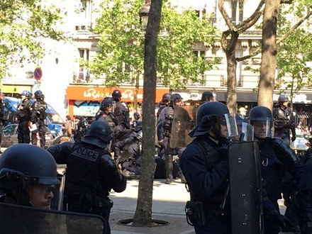 На акции протеста в Париже задержаны четыре человека с оружием