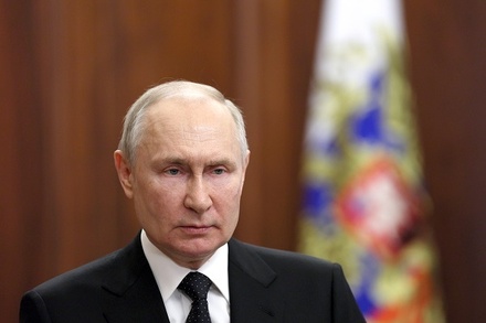 Владимир Путин подписал закон об аресте на 30 суток за нарушения военного положения