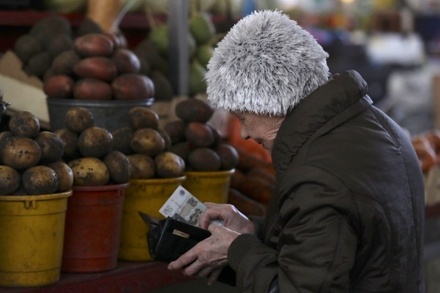 Социолог об опросе о падении доходов: россияне склонны прибедняться