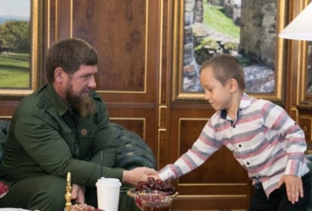 Власти Чечни: шестилетний охранник Кадырова не возьмёт в руки настоящее оружие