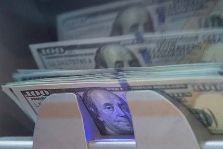 Силуанов призвал вкладчиков «не бежать в банки и снимать валюту»