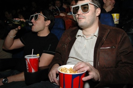 Попкорн в кинотеатрах может стать дешевле, если в зал запретят проносить еду из магазинов