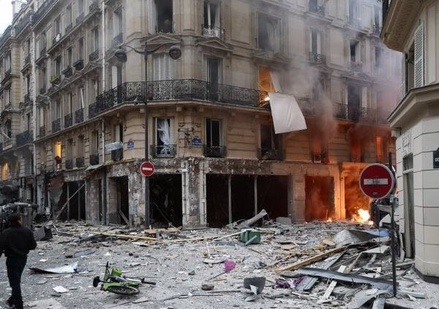 Причиной взрыва в центре Парижа стала утечка газа в булочной