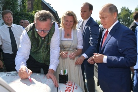 Глава МИДа Австрии раскрыла подробности приглашения Путина на свою свадьбу