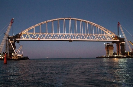 Власти Крыма попросили строителей закончить Керченский мост на полгода раньше
