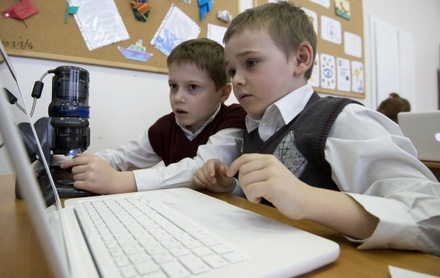 В школах Московской области детям ограничат доступ в интернет