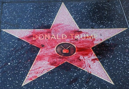 В Голливуде неизвестные нарисовали на звезде Дональда Трампа свастику