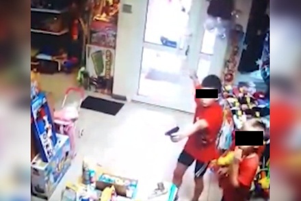 Детский омбудсмен Свердловской области проверит инцидент с нападением второклассников на магазин 