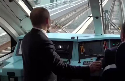 Владимир Путин открыл движение по железнодорожной части Крымского моста