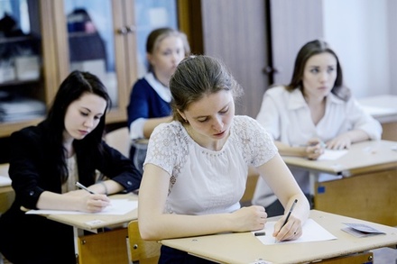 Родители московских учеников обвинили школу в срыве ЕГЭ из-за нехватки бланков