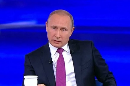 Путин пообещал увеличить зарплаты не попавшим под индексацию бюджетникам