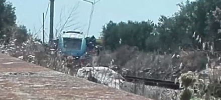 Посольство РФ выясняет, есть ли граждане России в столкнувшихся в Италии поездах