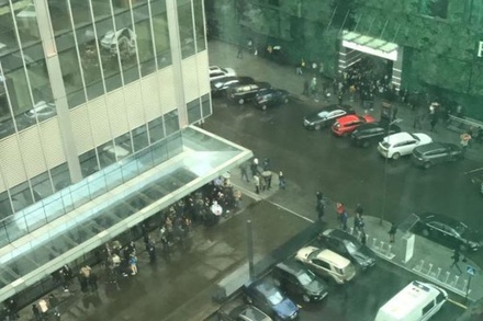Торговый центр в «Москва-Сити» эвакуируют из-за анонимного звонка