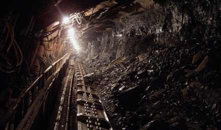 СКР начал проверку после обрушения на шахте в Туве
