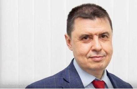 В Омске заявивший о поддельном COVID-сертификате коллеги проректор вуза покинул пост