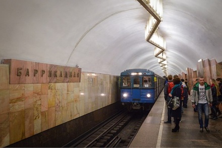 На станции метро «Баррикадная» в Москве избили пассажира