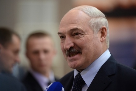 Лукашенко объяснил запись чиновника на совещании «про тёлок и мерседесы»