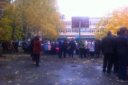 Более 20 школ Липецка эвакуировали после звонков о взрывных устройствах