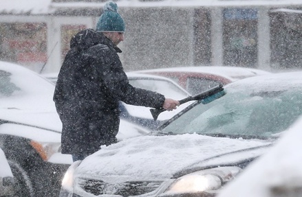 ГИБДД Москвы предупреждает водителей о снегопаде и гололёде